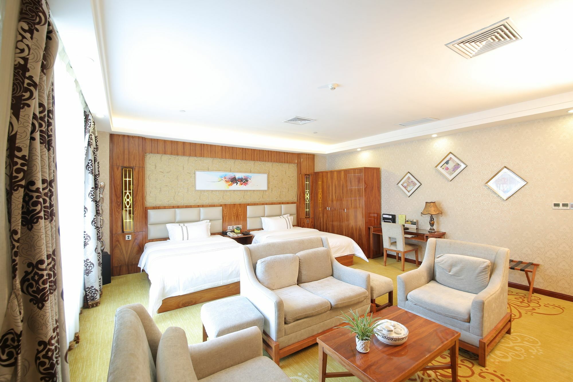Oubon International Hotel Guangzhou Bagian luar foto