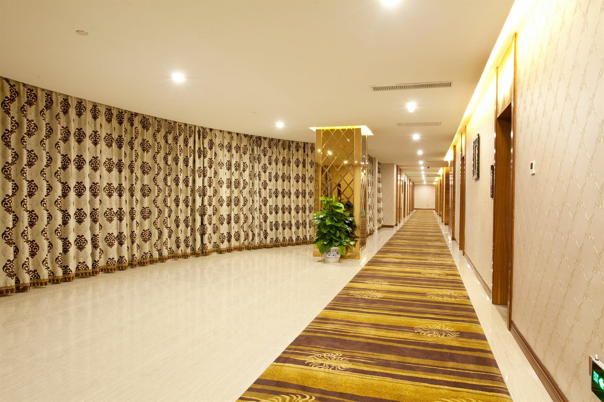 Oubon International Hotel Guangzhou Bagian luar foto
